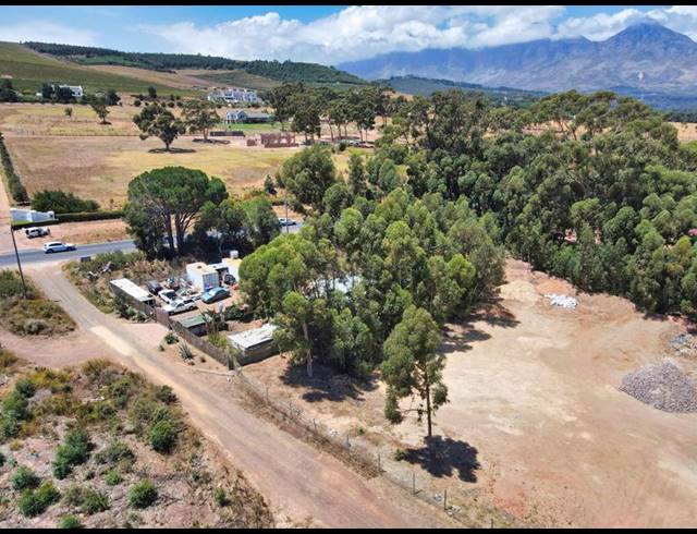 LAND FOR SALE IN SIR LOWRY'S PASS